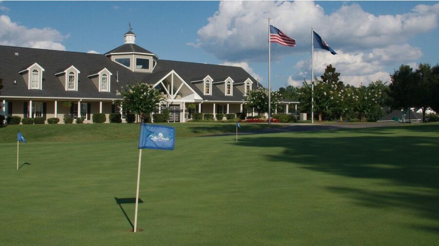 Lake Chesdin GC: Clubhouse, practice area