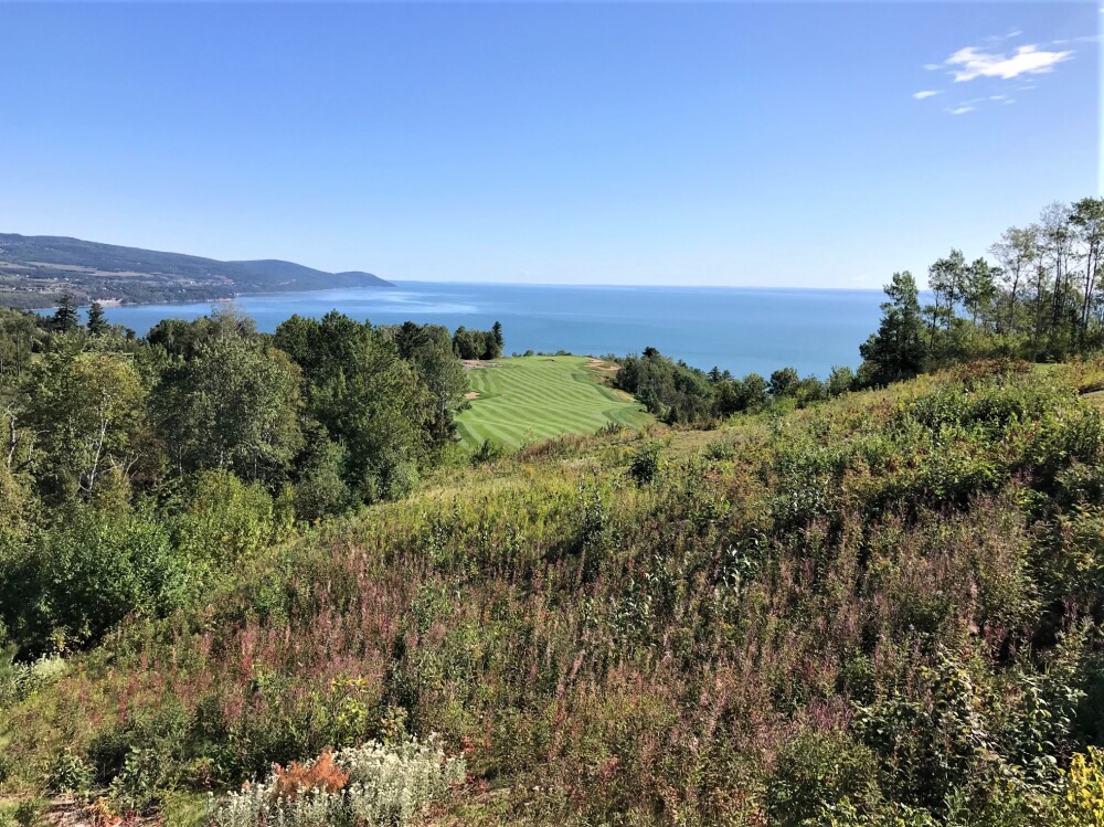 Club de Golf Le Manoir Richelieu - hole 1 on the St. Laurent nine