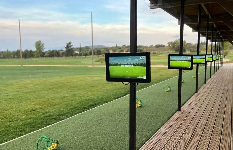 Domaine des Hautes Garrigues - Ocres de Villars GC: Driving range