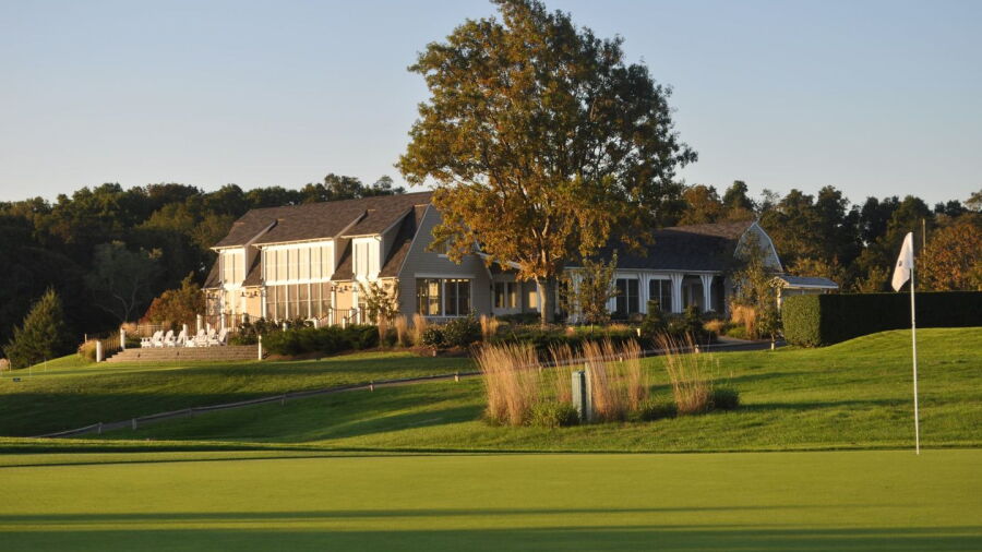 Gardiner's Bay CC: #18 & clubhouse