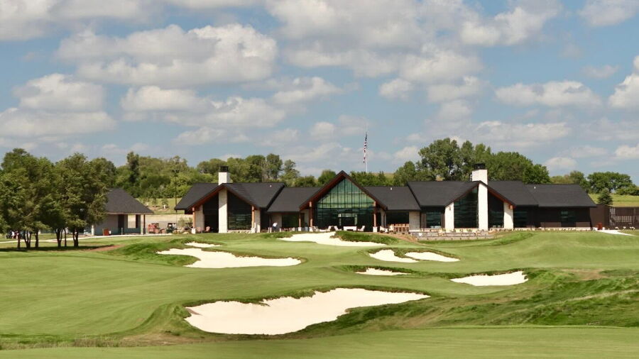 Mapleton GC: Clubhouse, #18
