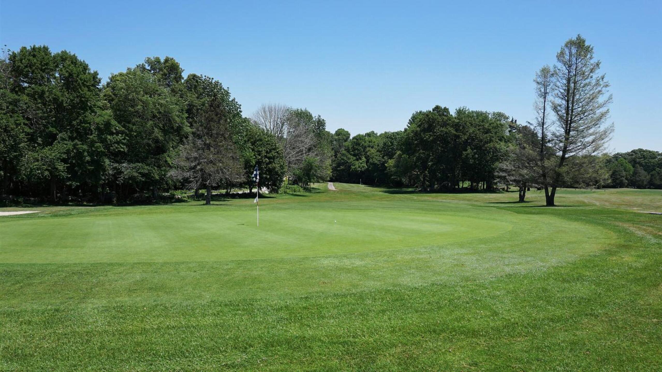 Sixth, Blue, 201 par-3: This plays a bit longer than card’s yardage because it travels uphill. The green is small & contoured. (Photo submitted by AptlyLinked on 07/02/2021)