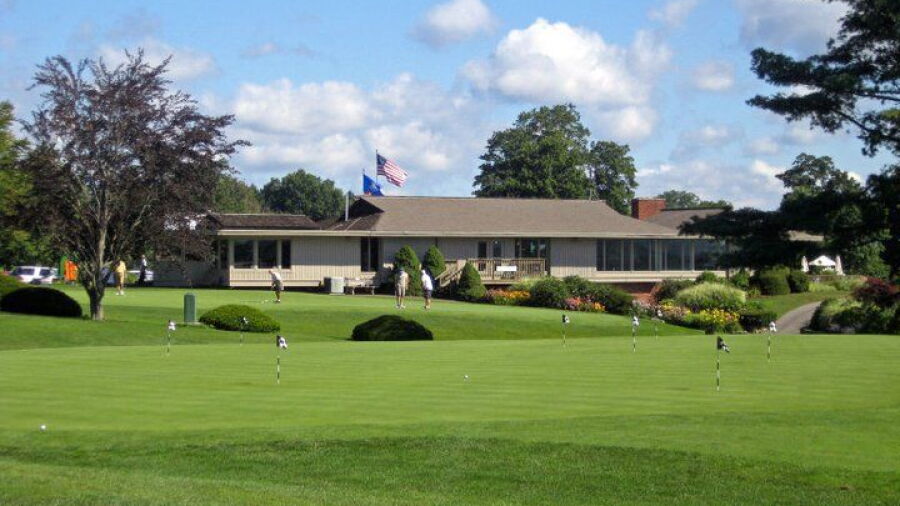 Lyman Orchards GC: Clubhouse