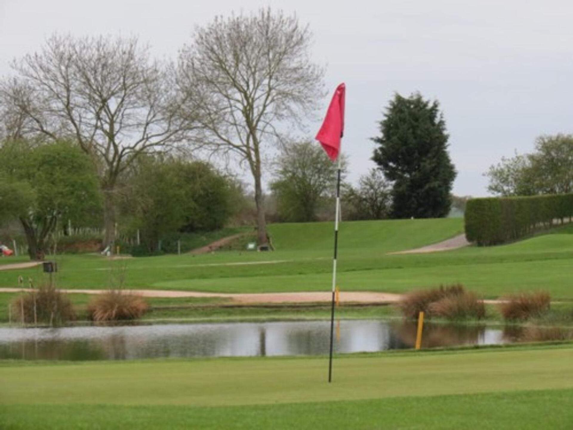 nice par 3 over the pond 16th (Photo submitted by u314161119690 on 10/07/2021)