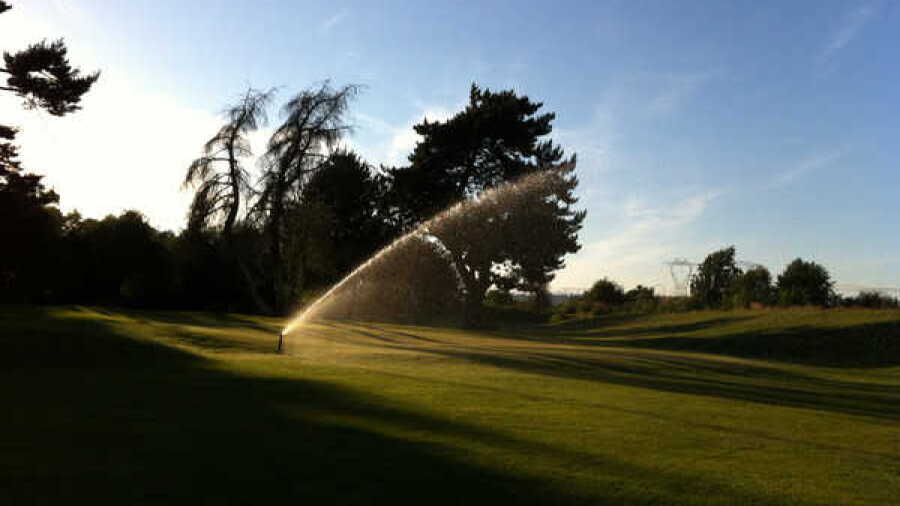 Riverside Golf Centre: #4