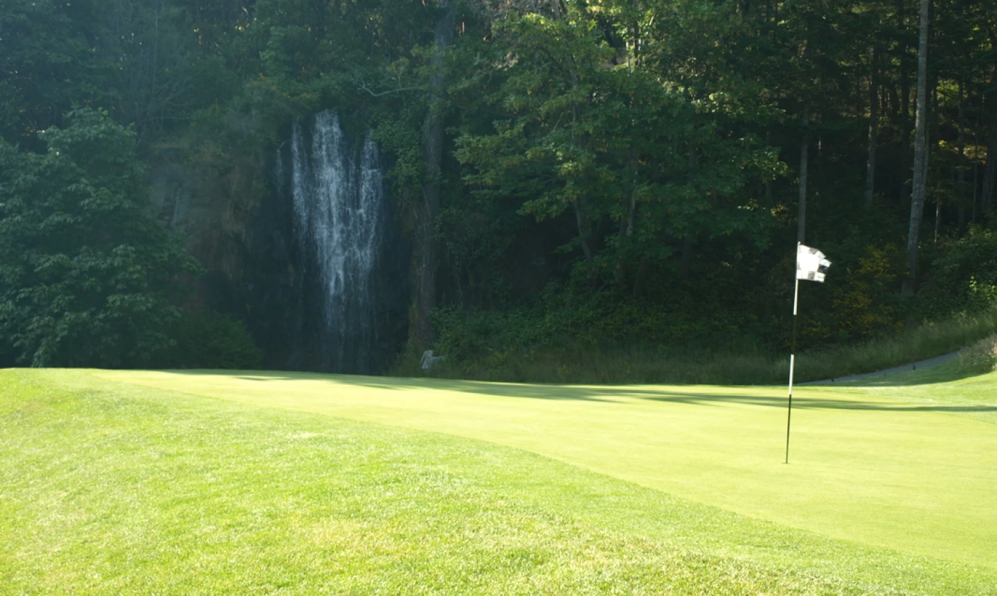 Olympic View Golf Club - hole 17