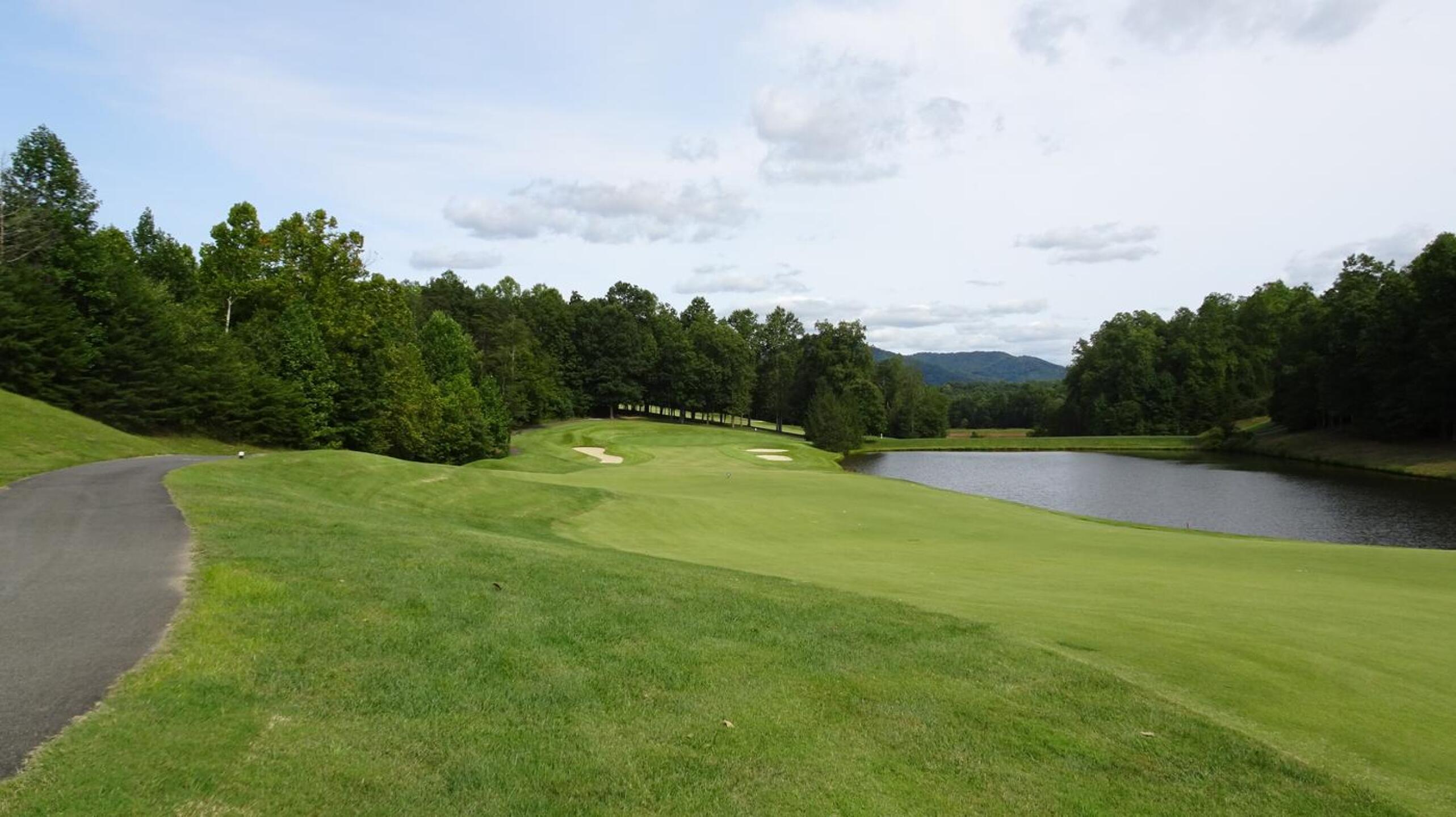 Tuckahoe #1, my favorite hole in Virginia. (Photo submitted by Back9Ben on 09/10/2017)