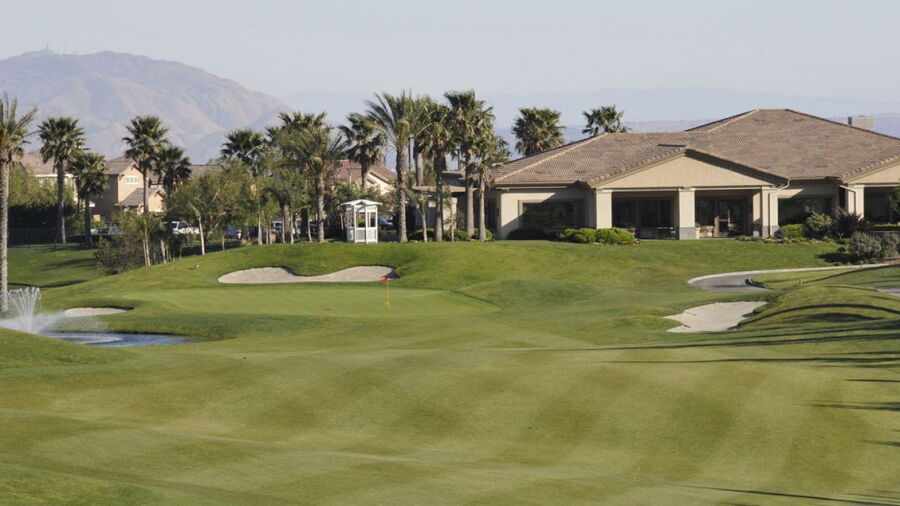 Sierra Lakes GC: Clubhouse