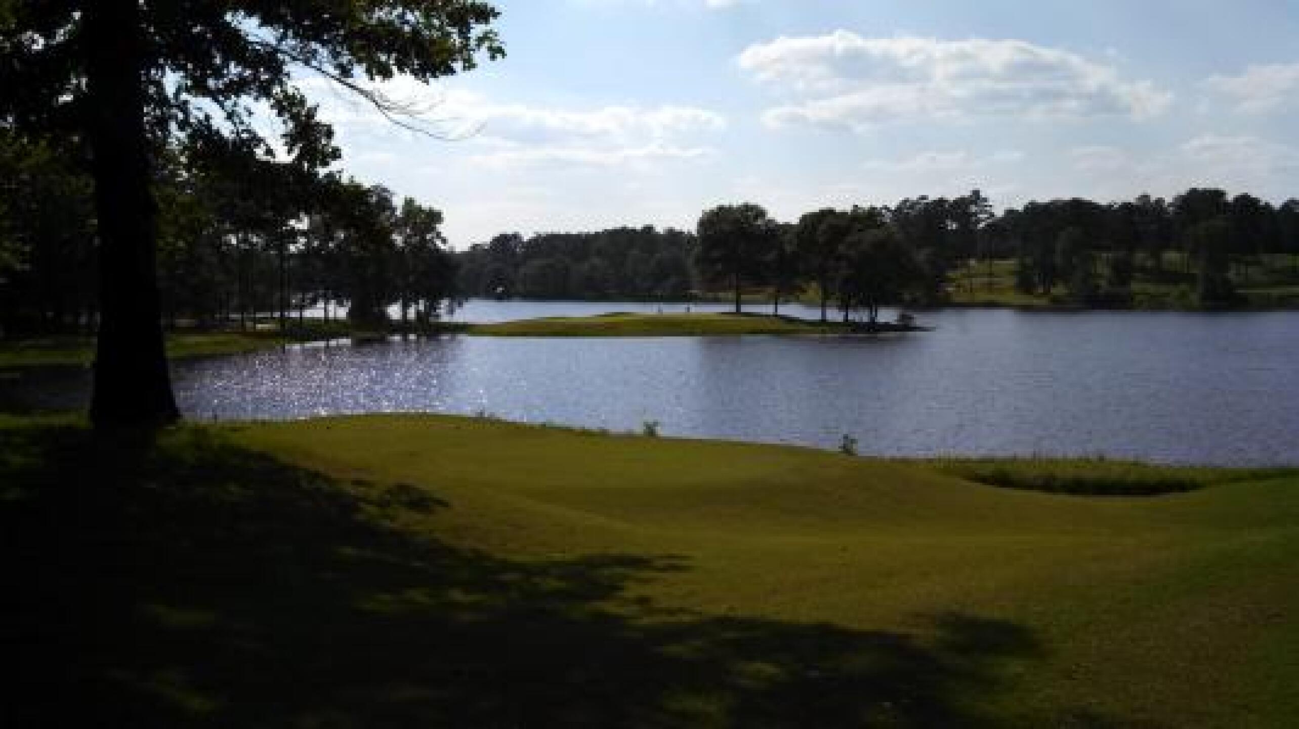 15th hole (Photo submitted by uPKKY6157PK on 05/21/2014)