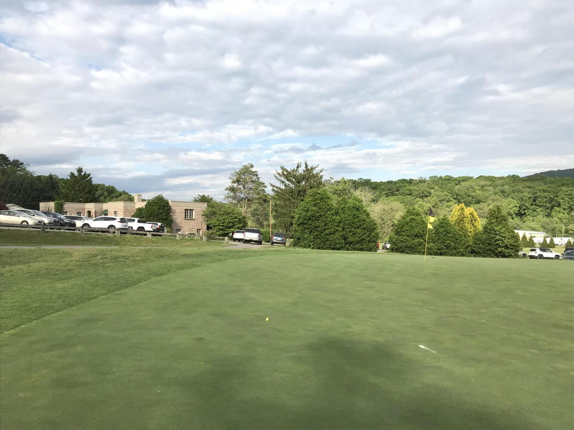 9th green with view of clubhouse (Photo submitted by Nashukie on 11/28/2021)