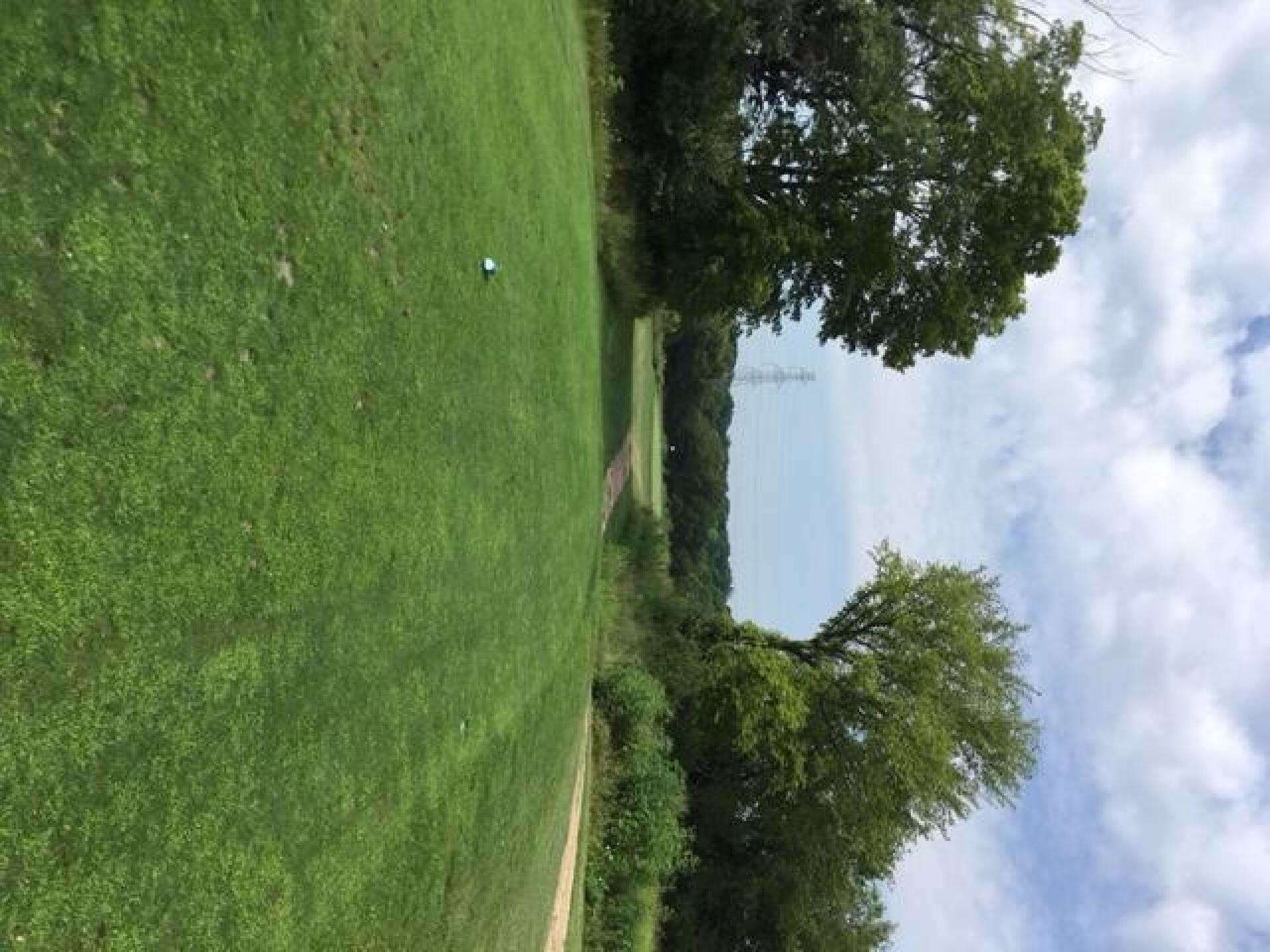 tight opening (Photo submitted by GolfDSMdotcom on 05/23/2017)