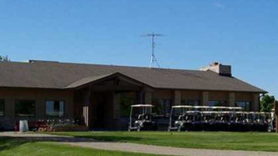 Ives Grove GL: Clubhouse