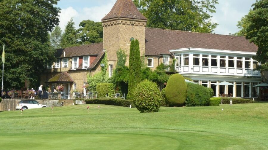 Badgemore Park GC: Clubhouse & practice area