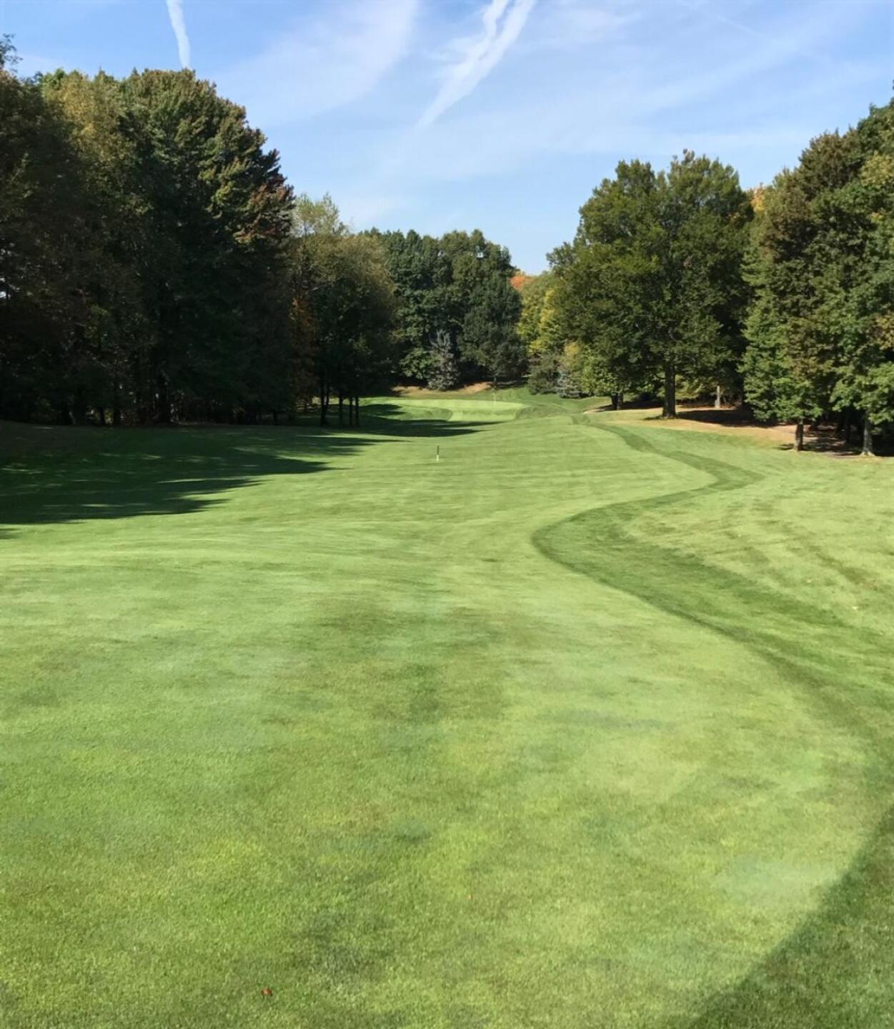The secluded downhill par 4 fifth. Keep in the fairway off the tee to score well and avoid big numbers. (Photo submitted by carolinadad on 10/01/2017)