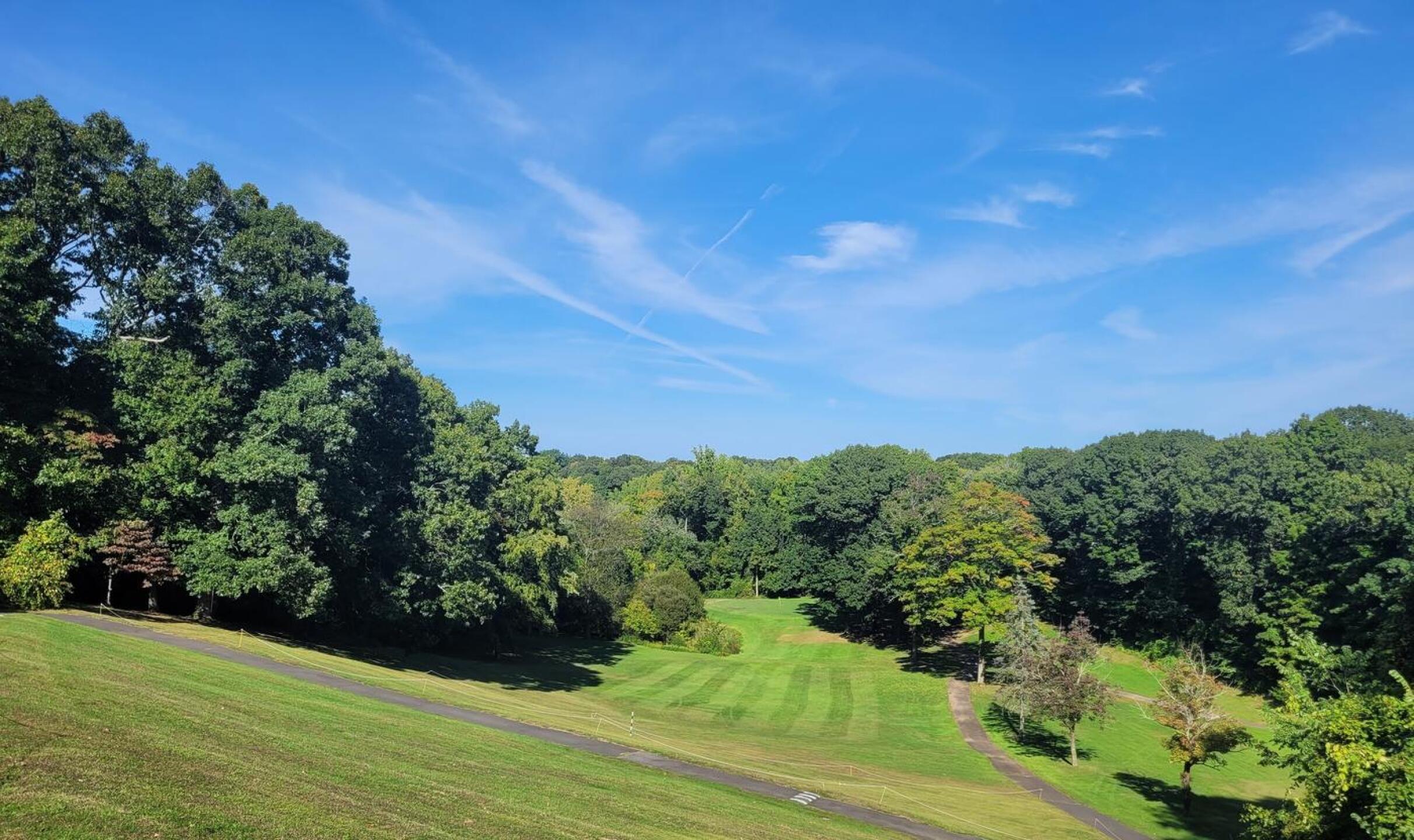 Six features a dramatic vista from the tee, but also on the long walking descent to the valley-like fairway. (Photo submitted by AptlyLinked on 09/11/2024)