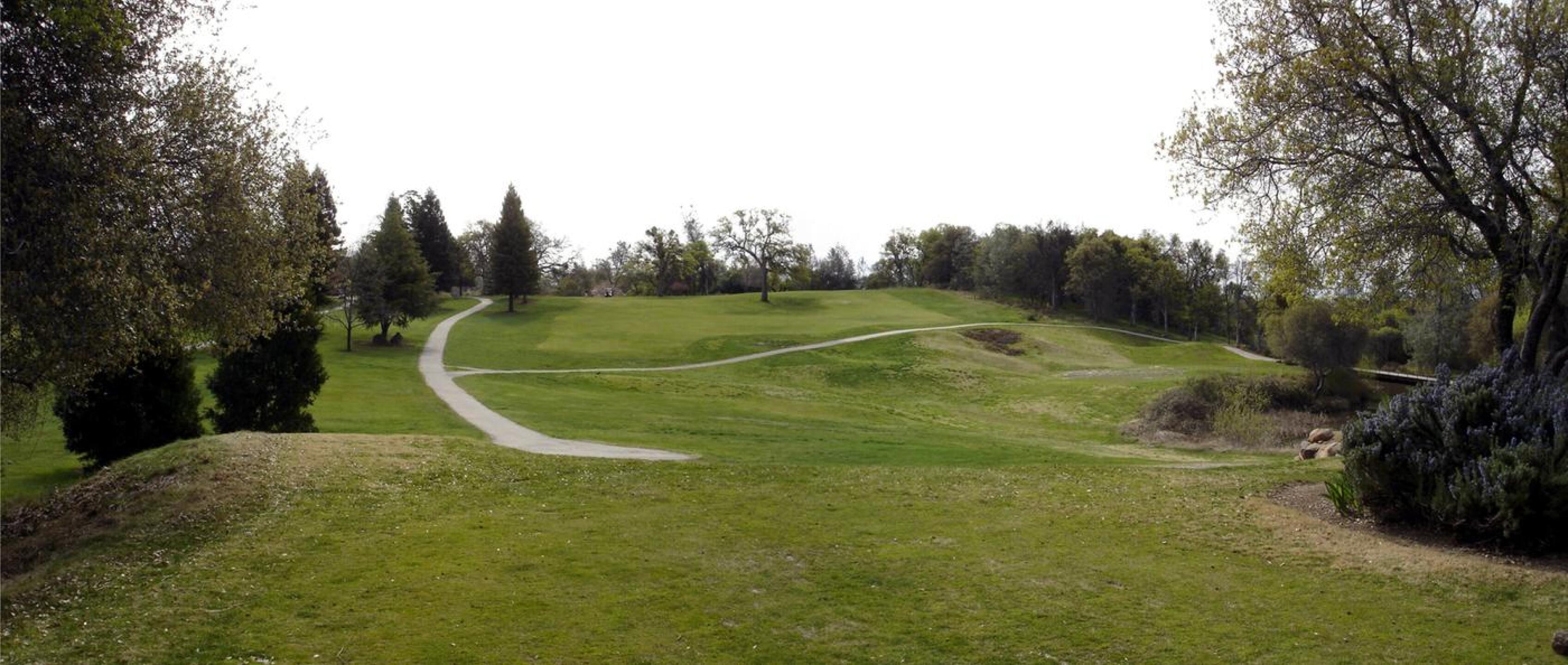 Auburn Valley GC, Hole 4, Par 4, 380 yds (Photo submitted by DYakimec on 06/21/2016)