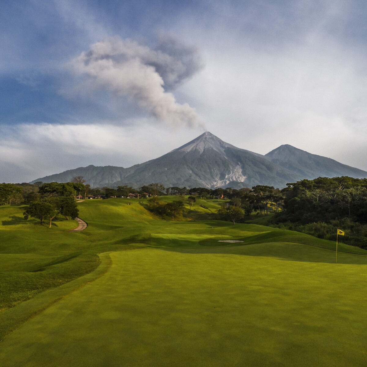 Volcanoes and golf courses live together in harmony on the West Coast