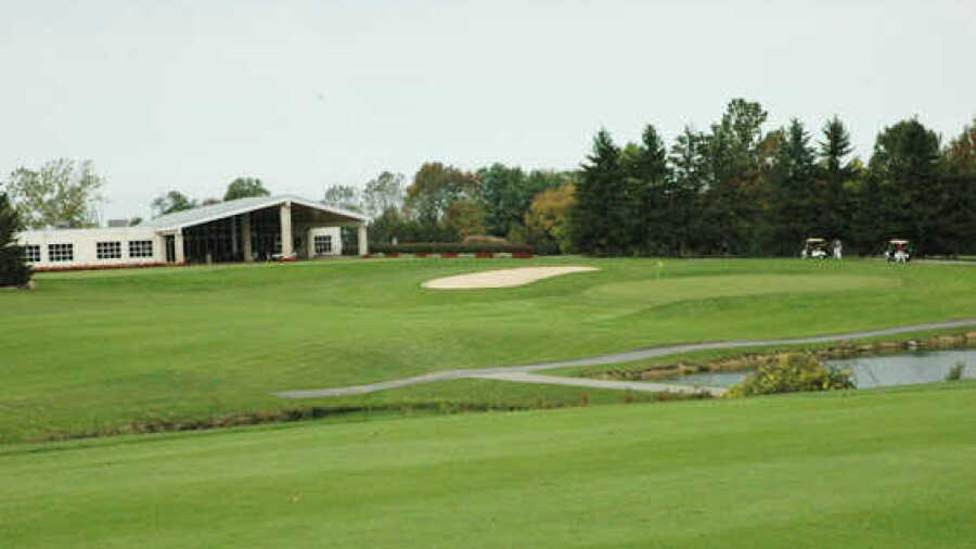Pine Hills GC: clubhouse