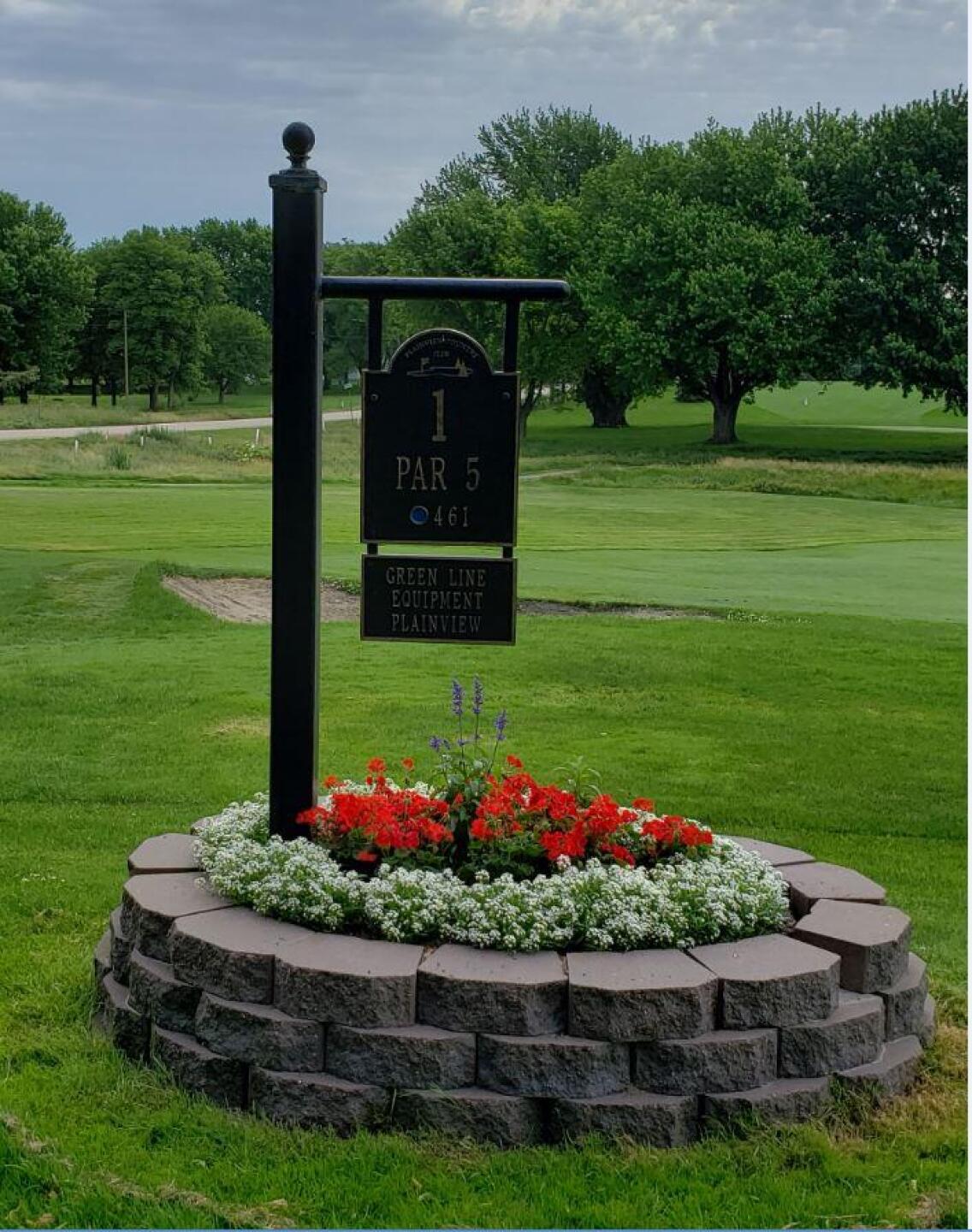 Signage for 1st hole. A dogleg left, up a hill.. with a creek about 215 off the tee. (Photo submitted by Juan05 on 07/01/2019)