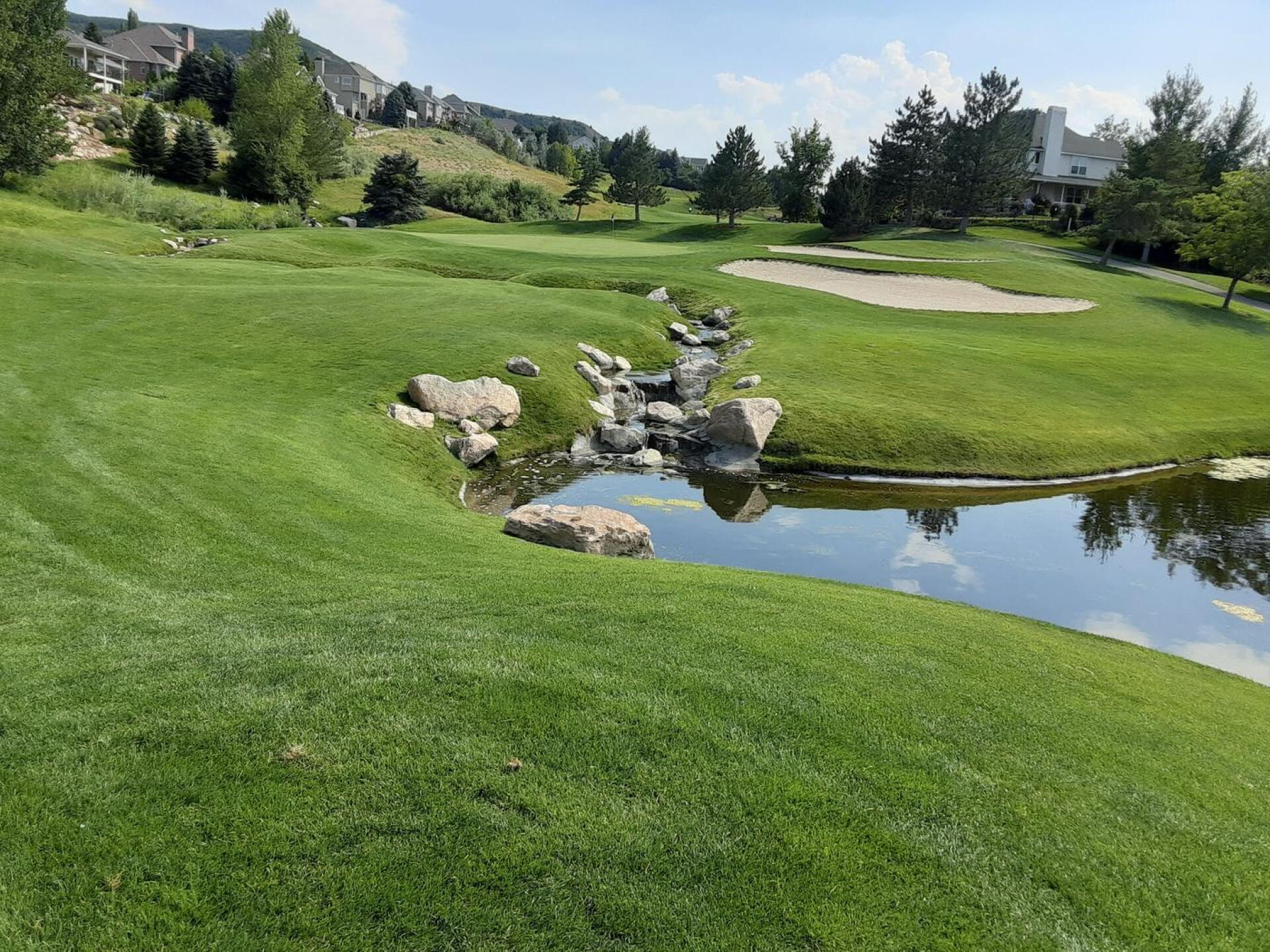 Hole 16 Approach (Photo submitted by JDS009 on 12/06/2020)