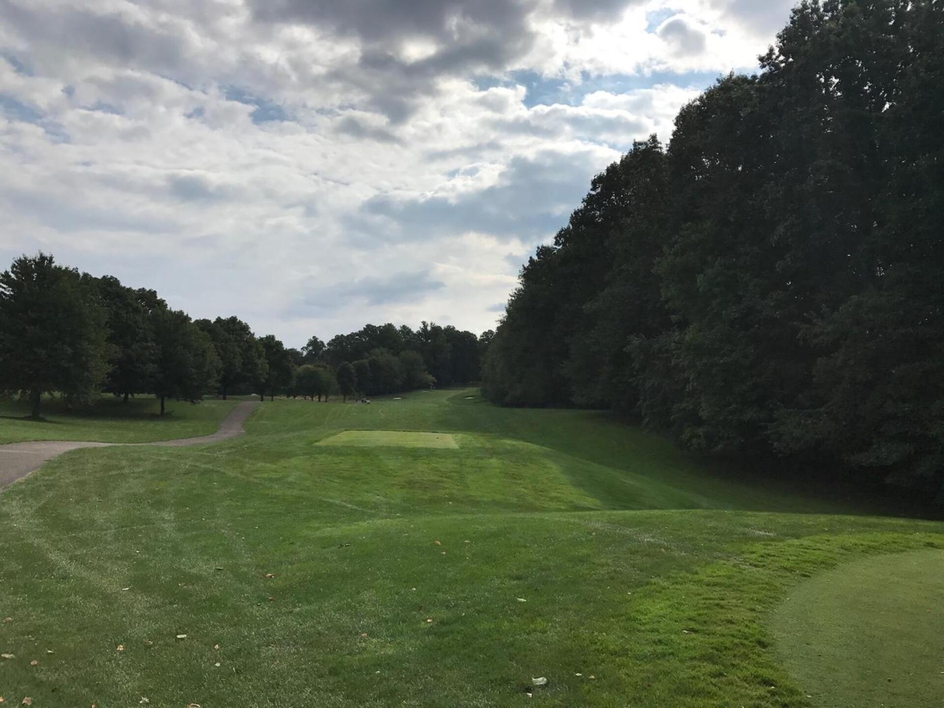 Par 5 Seventh from the tees. Fairly straight par 5 finishing the last 150 yards up an extreme hill. (Photo submitted by carolinadad on 08/28/2017)