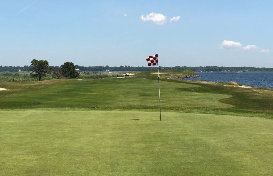 White/Red at Timber Point Country Club in Great River, New York, USA White/Red at Timber Point Country Club in Great River, New York, USA
