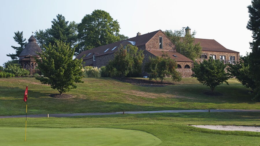 Center Square GC: Clubhouse