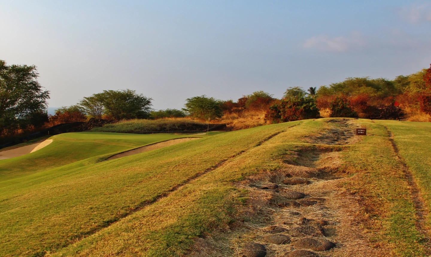 Club at Hokuli'a G.C. - 16th