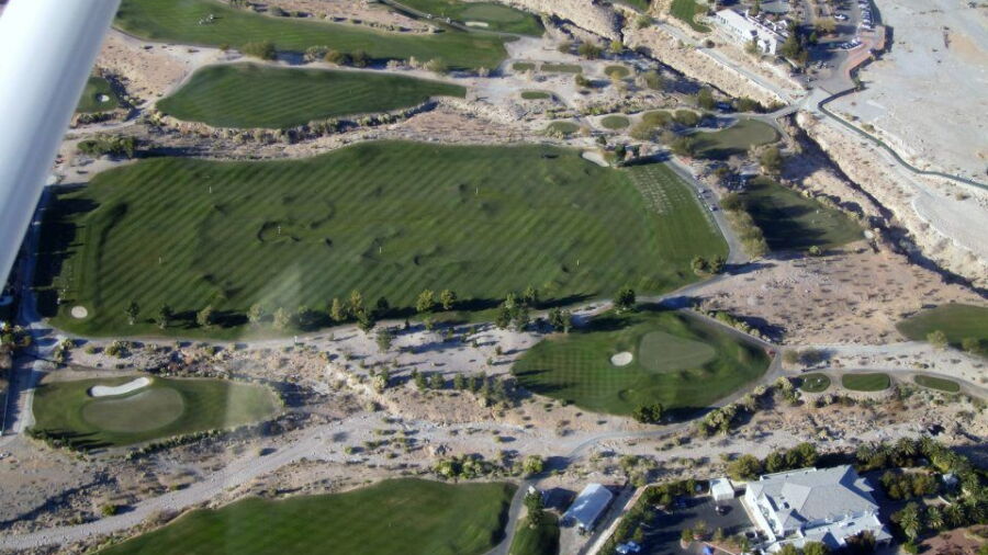 Desperado at Badlands GC: #6, clubhouse & driving range