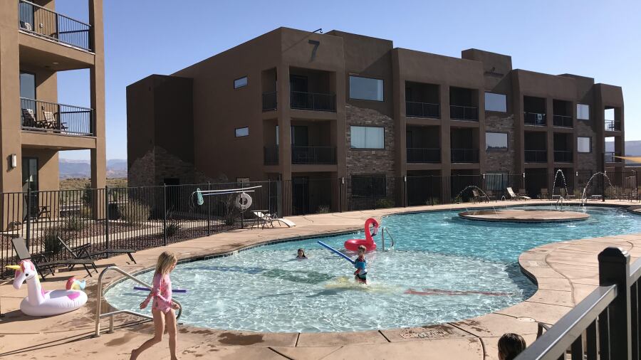 Sand Hollow Resort - pool 