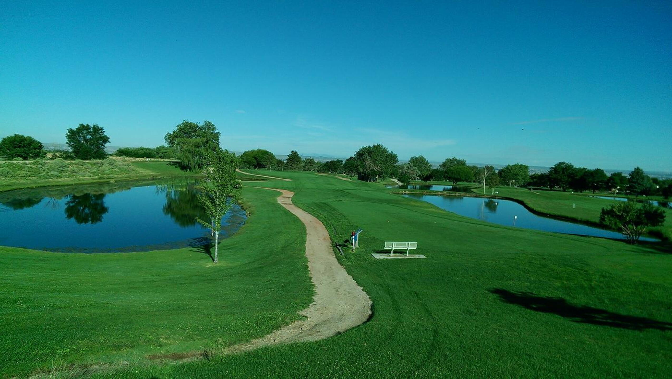 Hole #4 on the Dam 9 course (Photo submitted by hogie038 on 07/15/2015)
