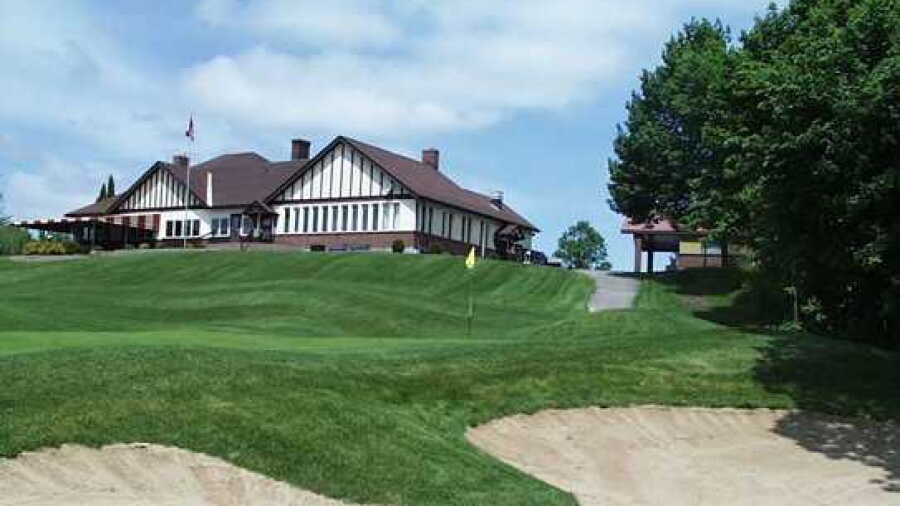 Renfrew GC: #18 & clubhouse