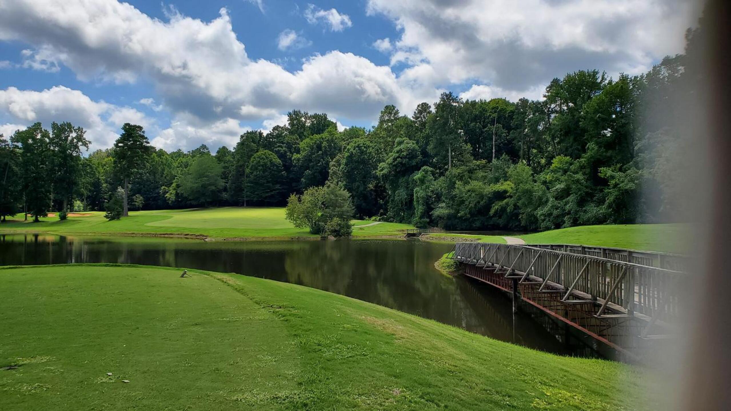 Par 4, number 10. Breath taking! (Photo submitted by Geno7176732 on 08/24/2021)