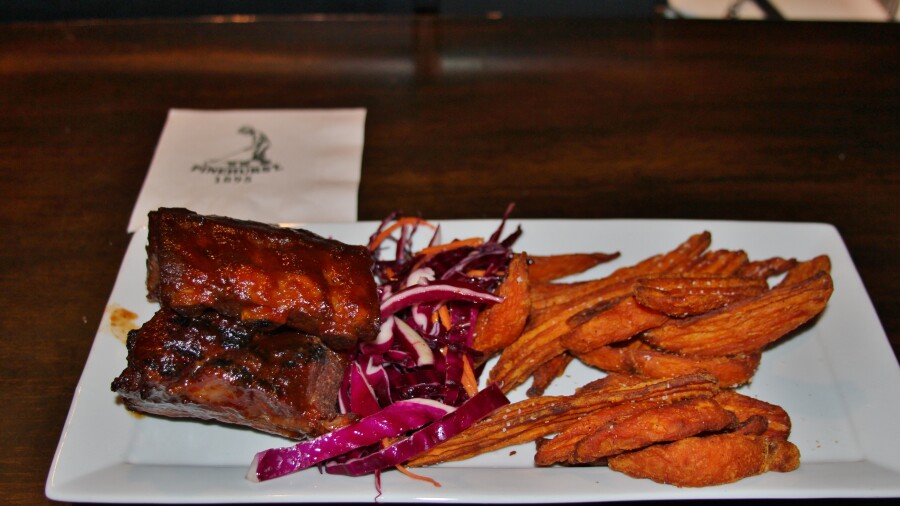 Holly Inn - The Tavern