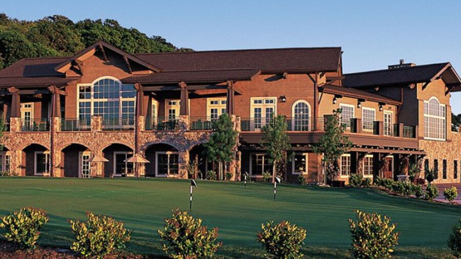 Stone Tree GC: Clubhouse