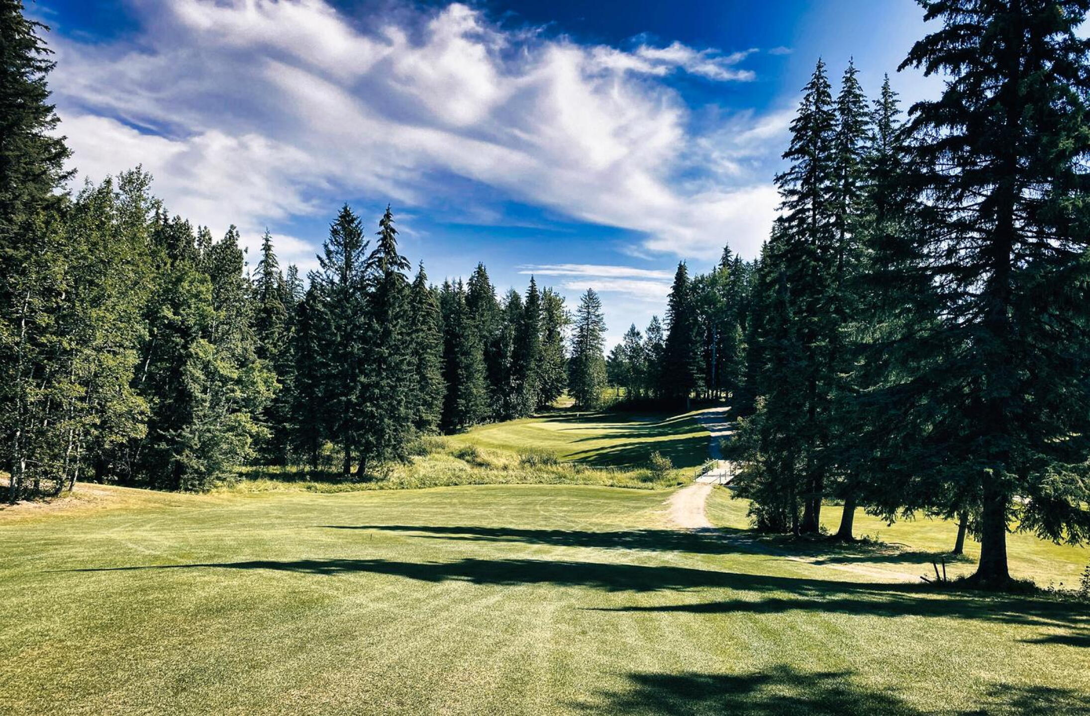Edson GC, Hole 10, Par 4, 384 yds (Photo submitted by DYakimec on 09/03/2022)