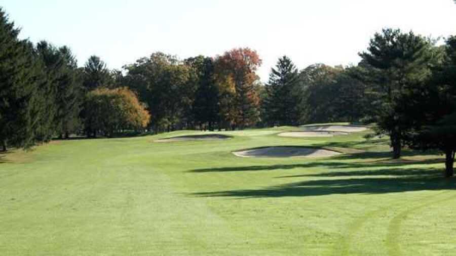 Middle Island CC