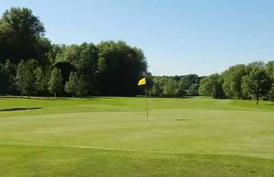 Beedles Lake Golf Centre: #18