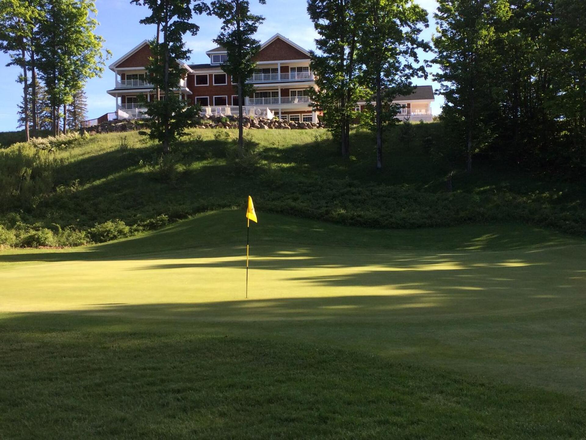 18th green wonderful conditioning (Photo submitted by HOTSPOTTS on 06/13/2018)