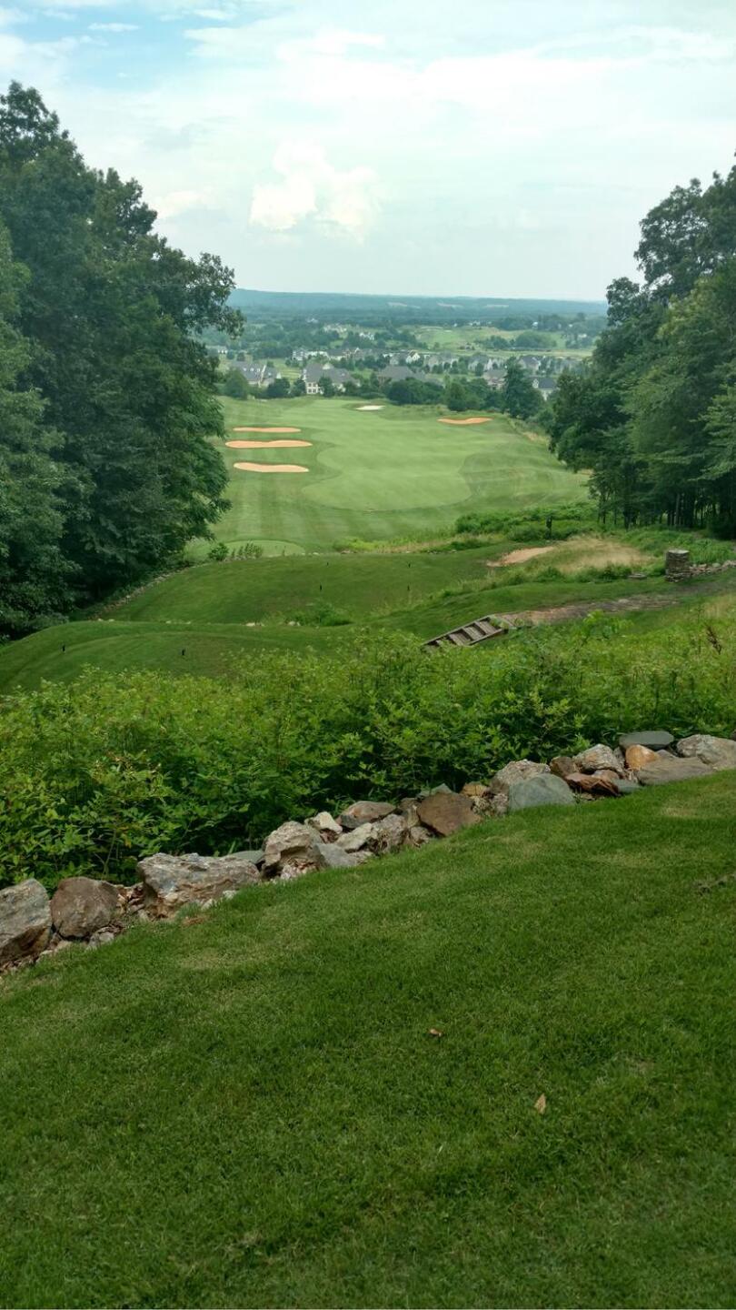 The elevated tees overlooking the 3rd fairway, Raspberry Falls subdivision, and the Potomac Valley. (Photo submitted by Back9Ben on 07/15/2017)
