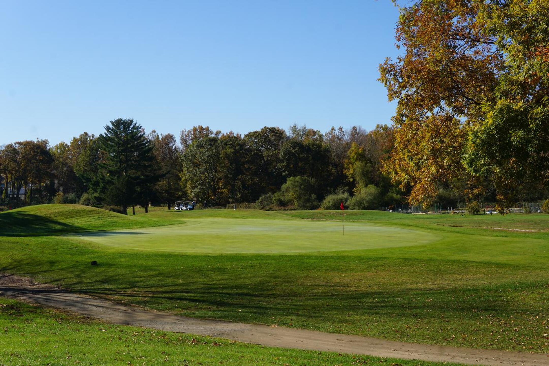 The sixth green, seen from its left flank (it’s also a double green shared with the first). (Photo submitted by AptlyLinked on 10/23/2022)