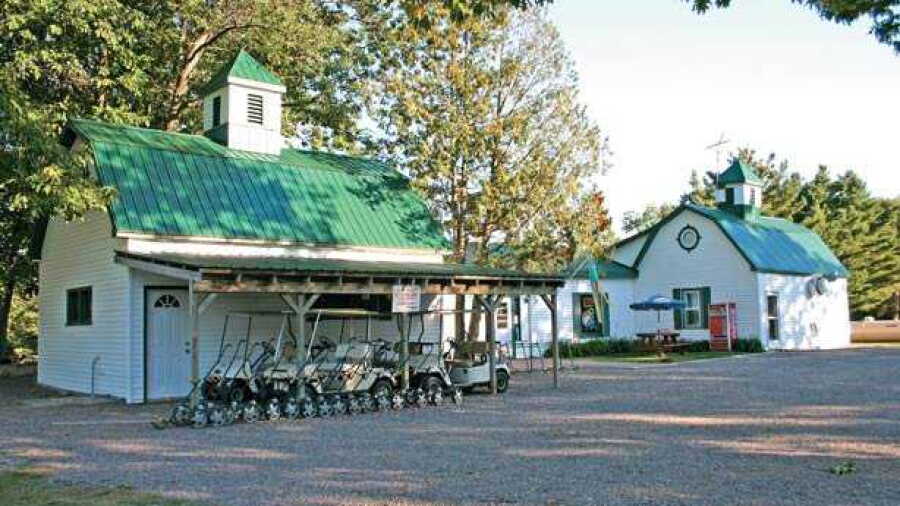 Lakeview Golf & Pizza: Clubhouse