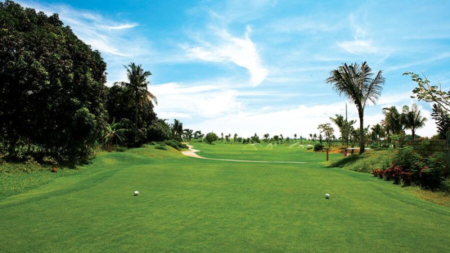 Queen's Island Golf & Village