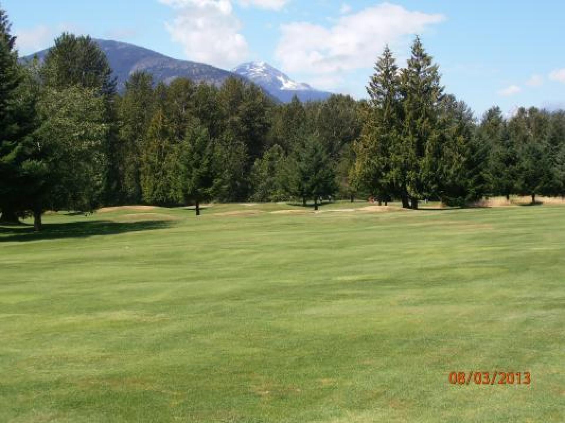 From the course to the mountains. (Photo submitted by hughd123 on 08/04/2013)