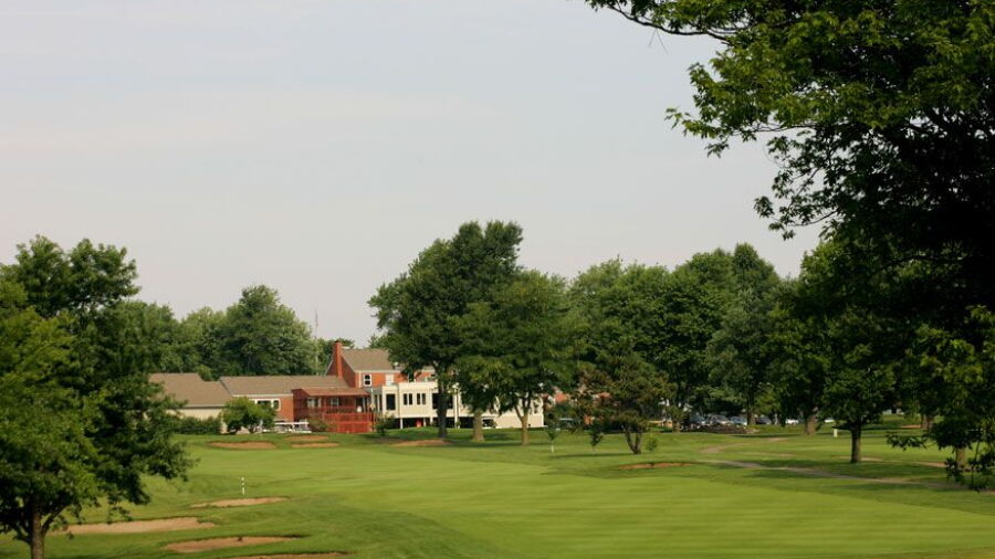 Blue Springs CC: #18 & clubhouse