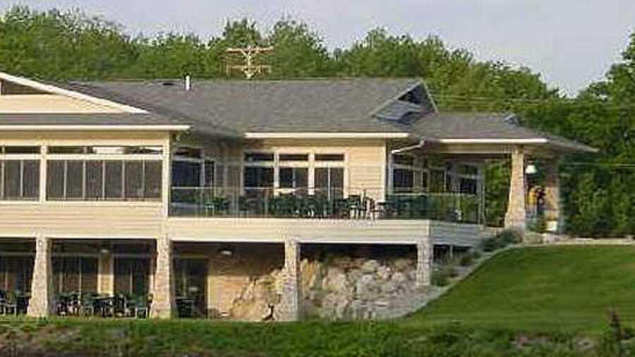 Whitefish Lake GC: Clubhouse