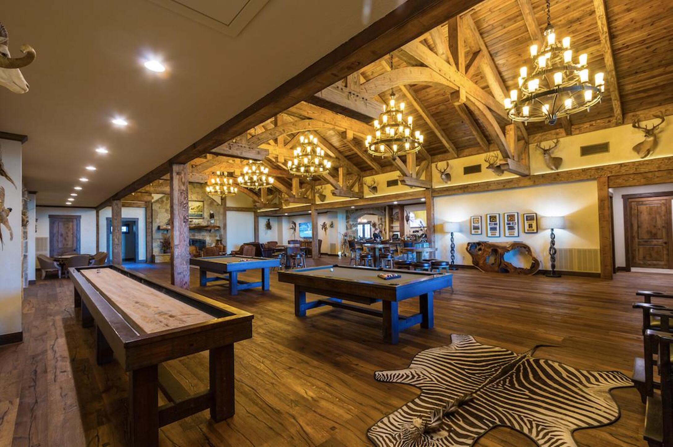 Inside of the main lodge. Absolutely stunning and first class! (Photo submitted by FmpFX7IMeDeTmwriRXsE on 10/18/2018)