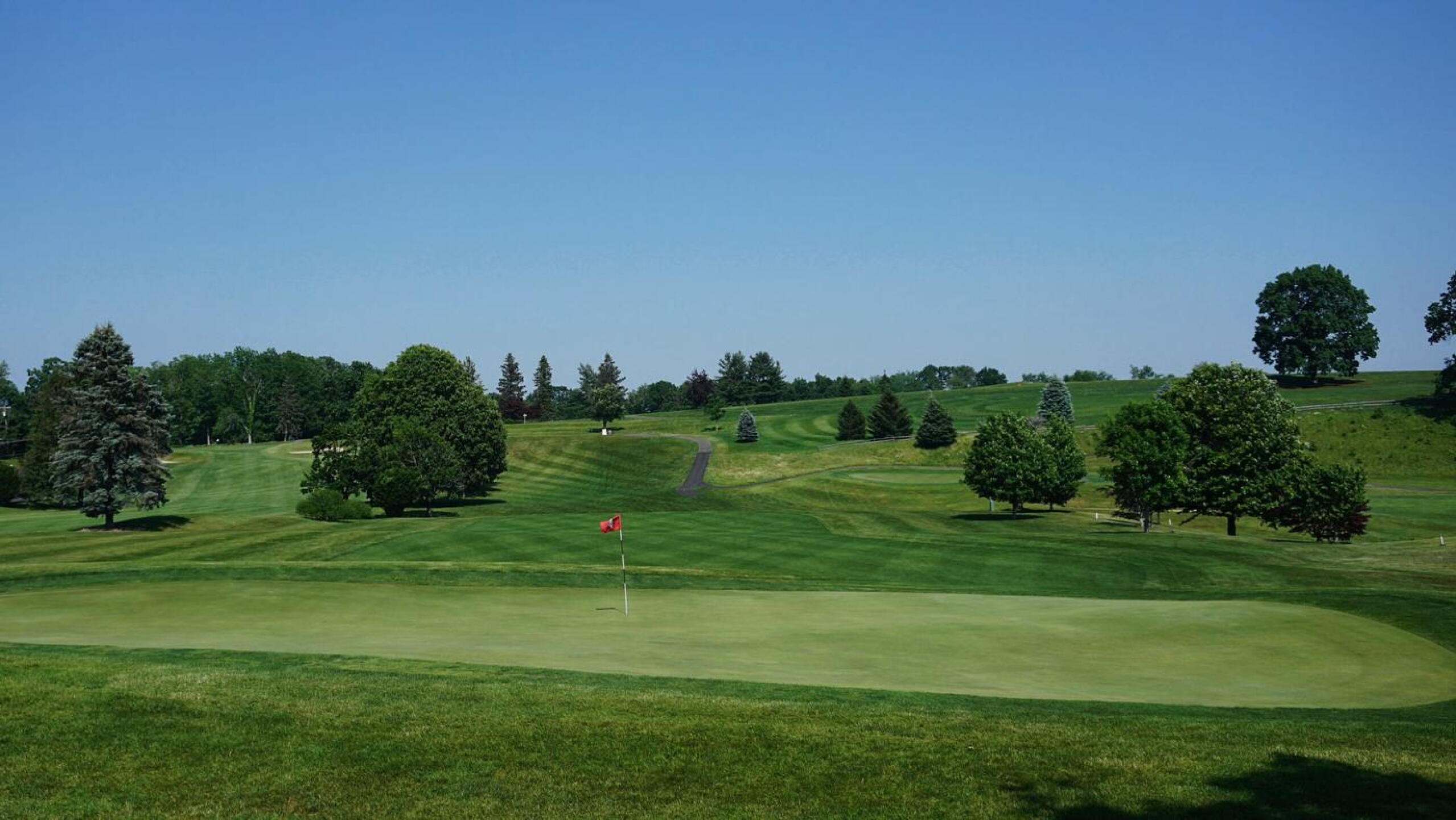 The closer, from behind the ninth green. Spectacular drive from a high tee. (Photo submitted by AptlyLinked on 06/25/2021)