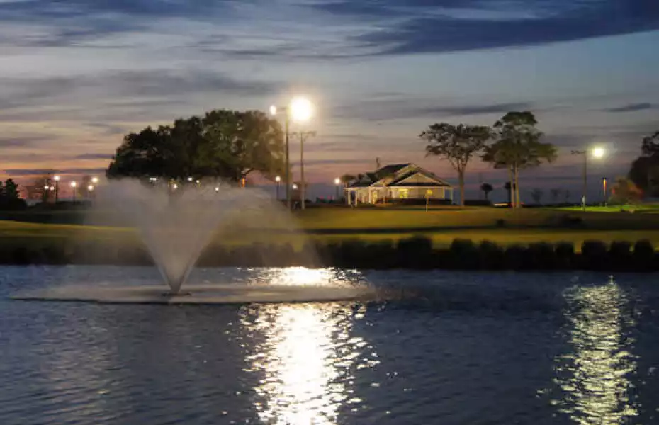 Midway Par-3: Clubhouse