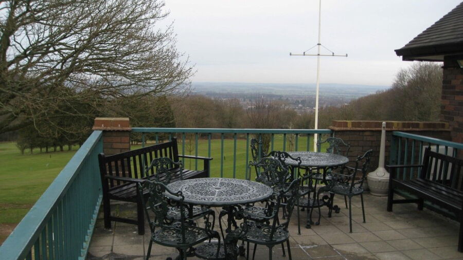 Wrekin GC: clubhouse terrace